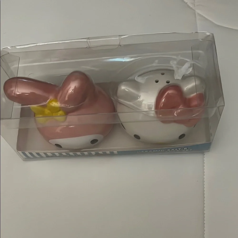 Hello Kitty and Friends Ceramic Salt & Pepper Shaker Set, NWT